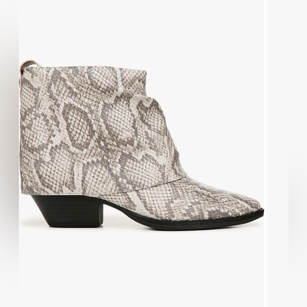 Zodiac Snakeskin Pattern Ankle Booties Size 6 Cream Python Pointed Toe Boots - Picture 4 of 9